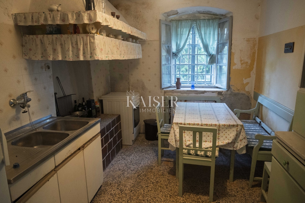 Mali Lošinj, Nerezine-Tradicionalna kamnita hiša