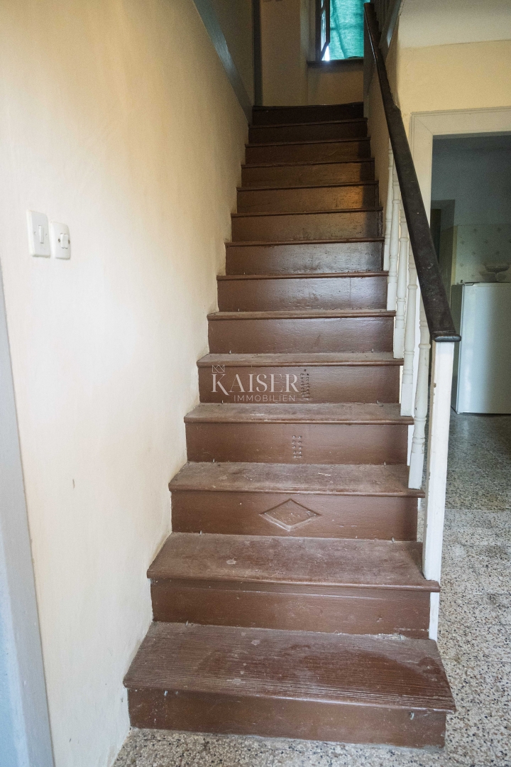 Mali Lošinj, Nerezine-Tradicionalna kamnita hiša