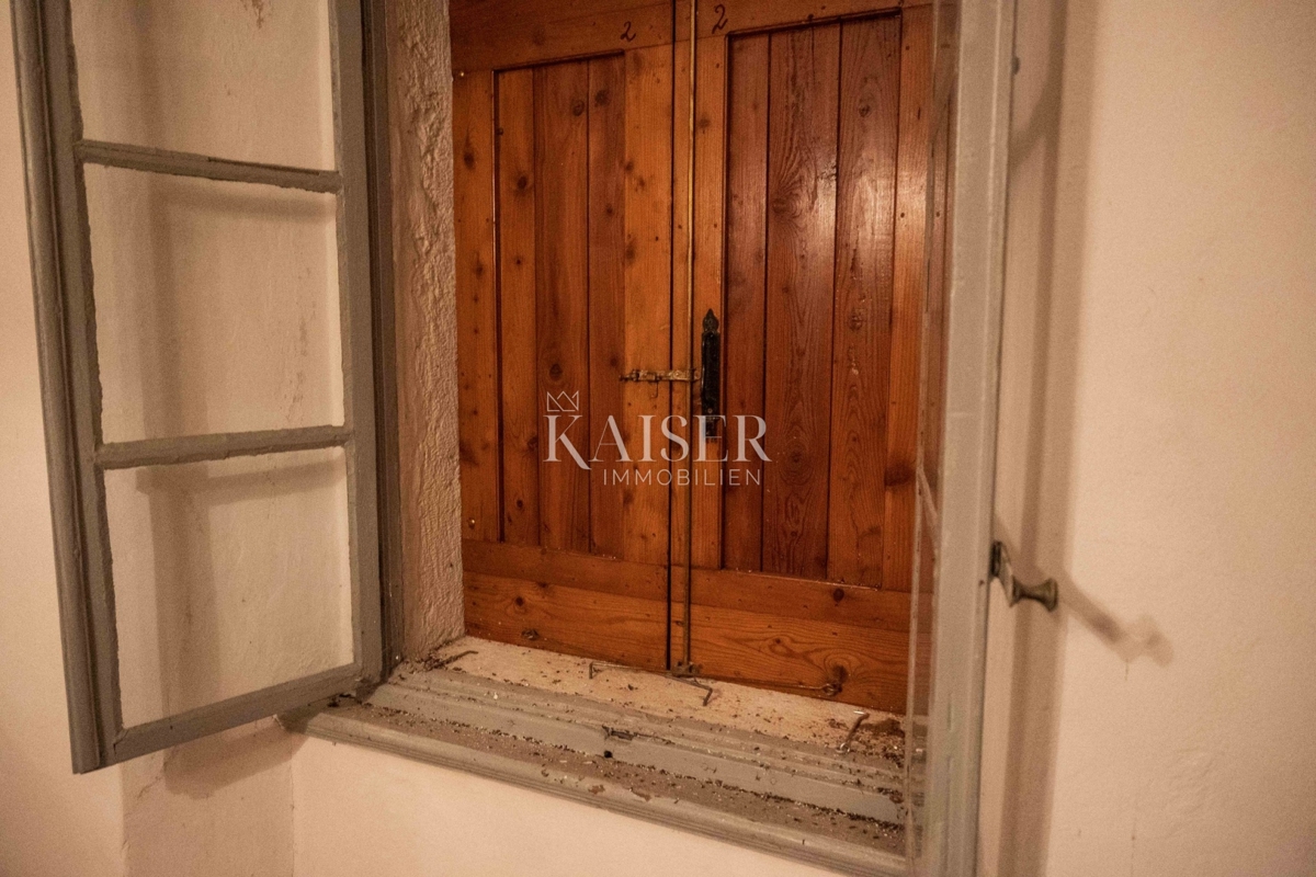 Mali Lošinj, Nerezine-Tradicionalna kamnita hiša