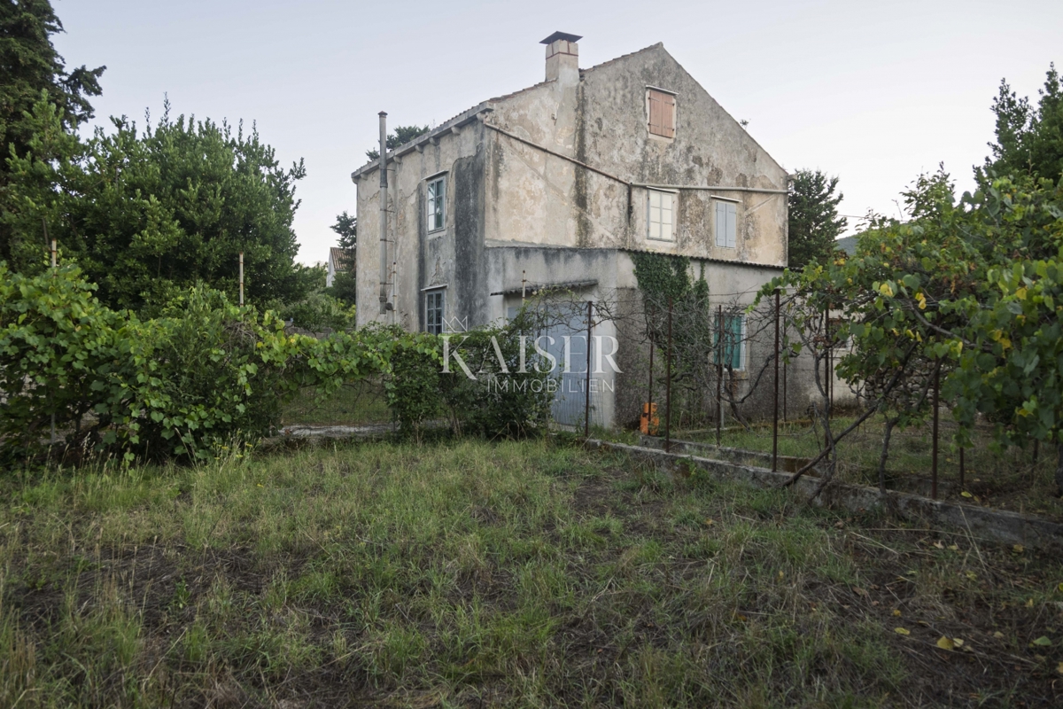 Mali Lošinj, Nerezine-Tradicionalna kamnita hiša