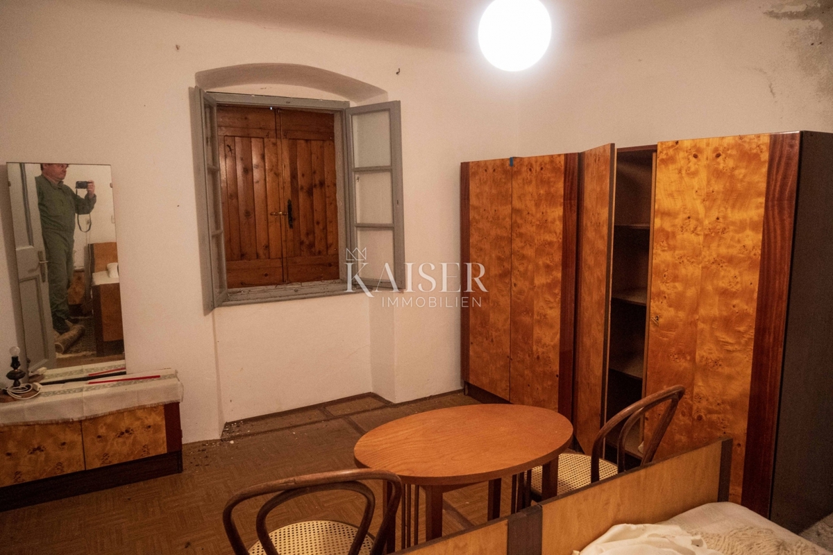 Mali Lošinj, Nerezine-Tradicionalna kamnita hiša