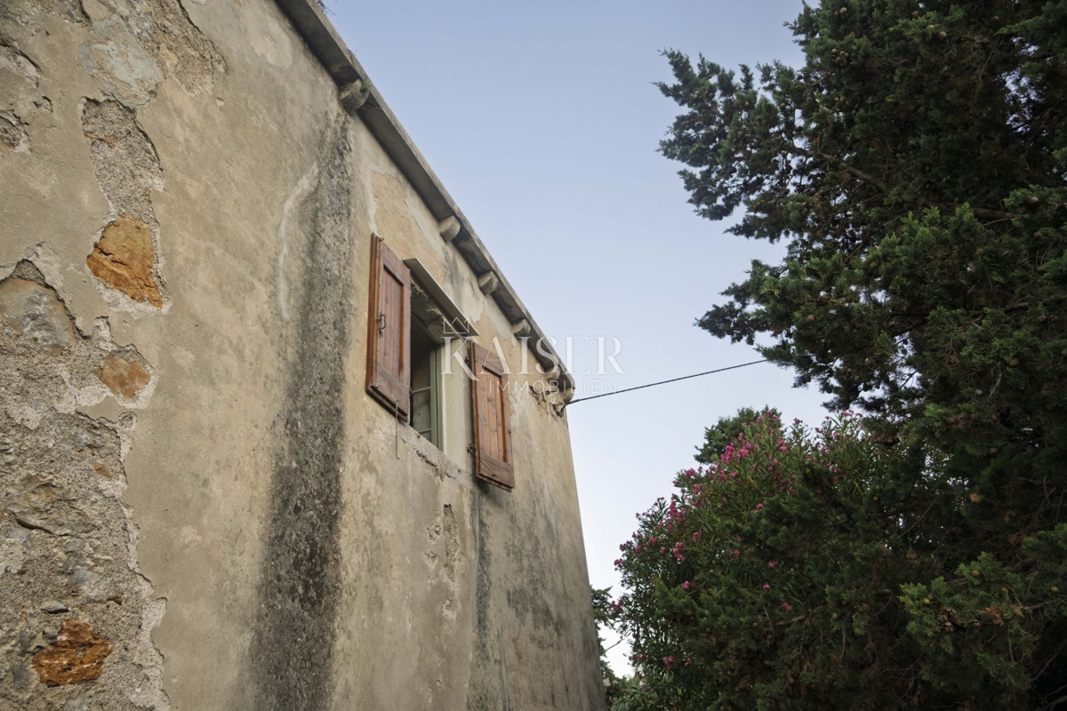 Mali Lošinj, Nerezine-Tradicionalna kamnita hiša