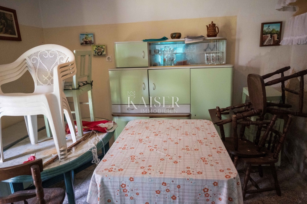 Mali Lošinj, Nerezine-Tradicionalna kamnita hiša