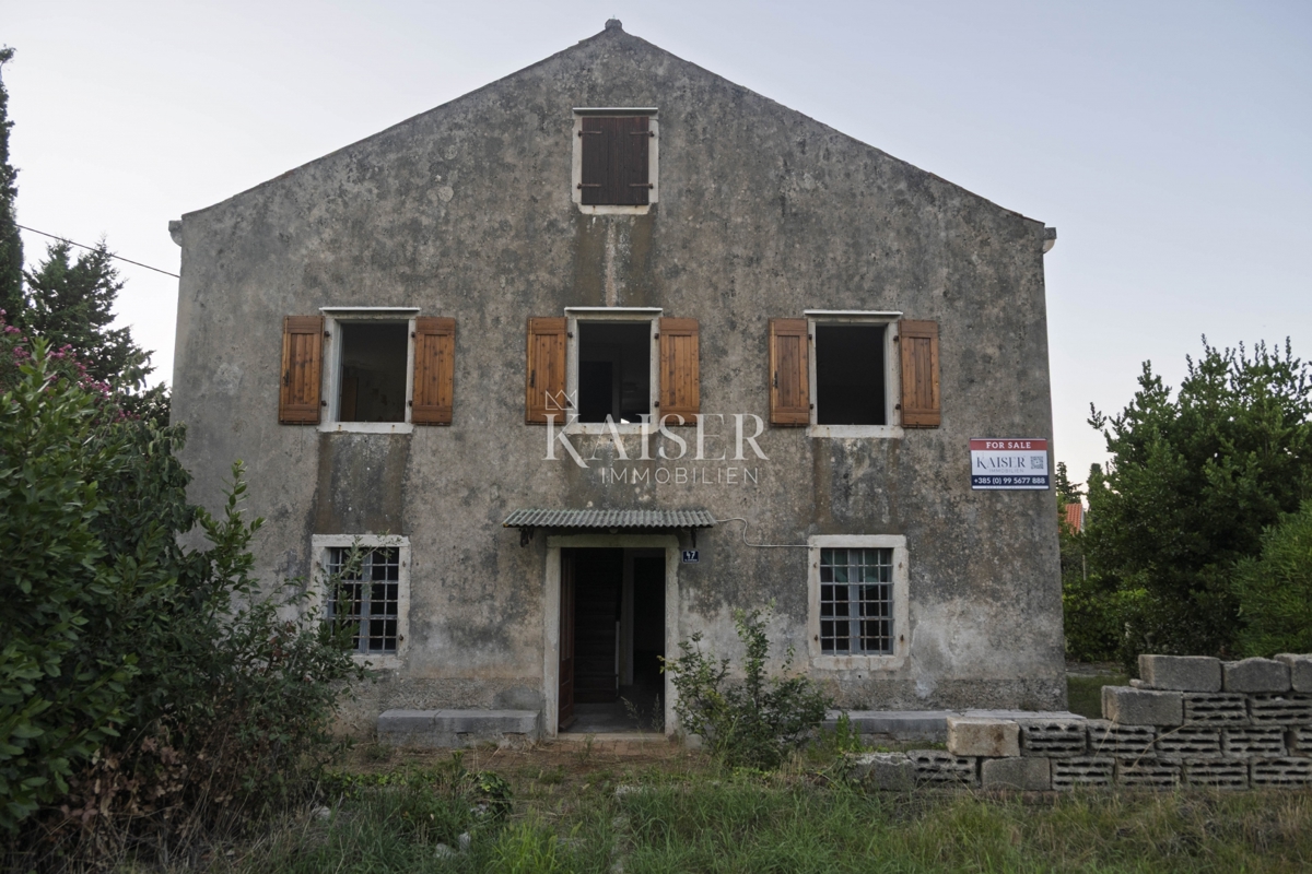 Mali Lošinj, Nerezine-Tradicionalna kamnita hiša