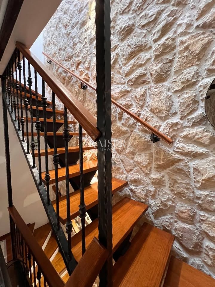 Starine Grad, Šibenik, 150m2