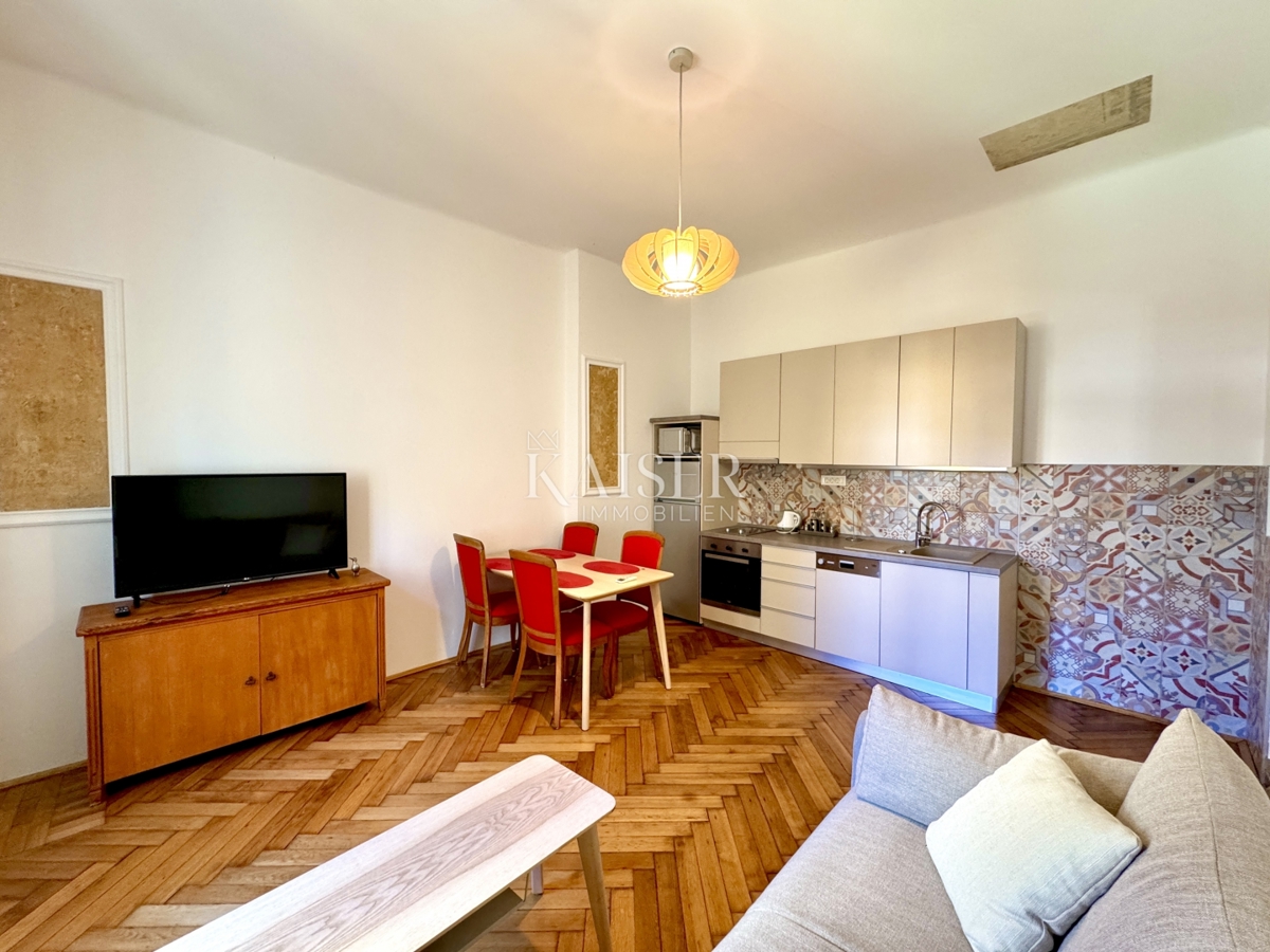 Opatija - Dva apartmaja z velikim balkonom v samem centru 100 m od morja