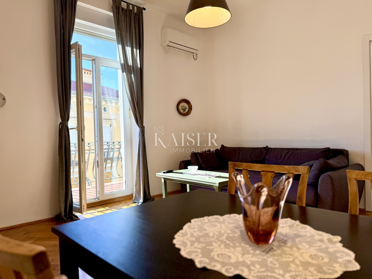 Opatija - Dva apartmaja z velikim balkonom v samem centru 100 m od morja