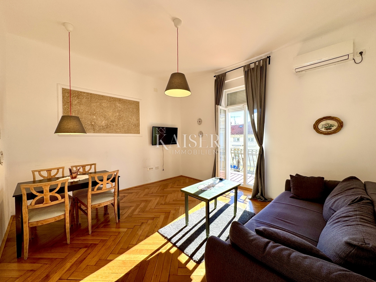 Opatija - Dva apartmaja z velikim balkonom v samem centru 100 m od morja