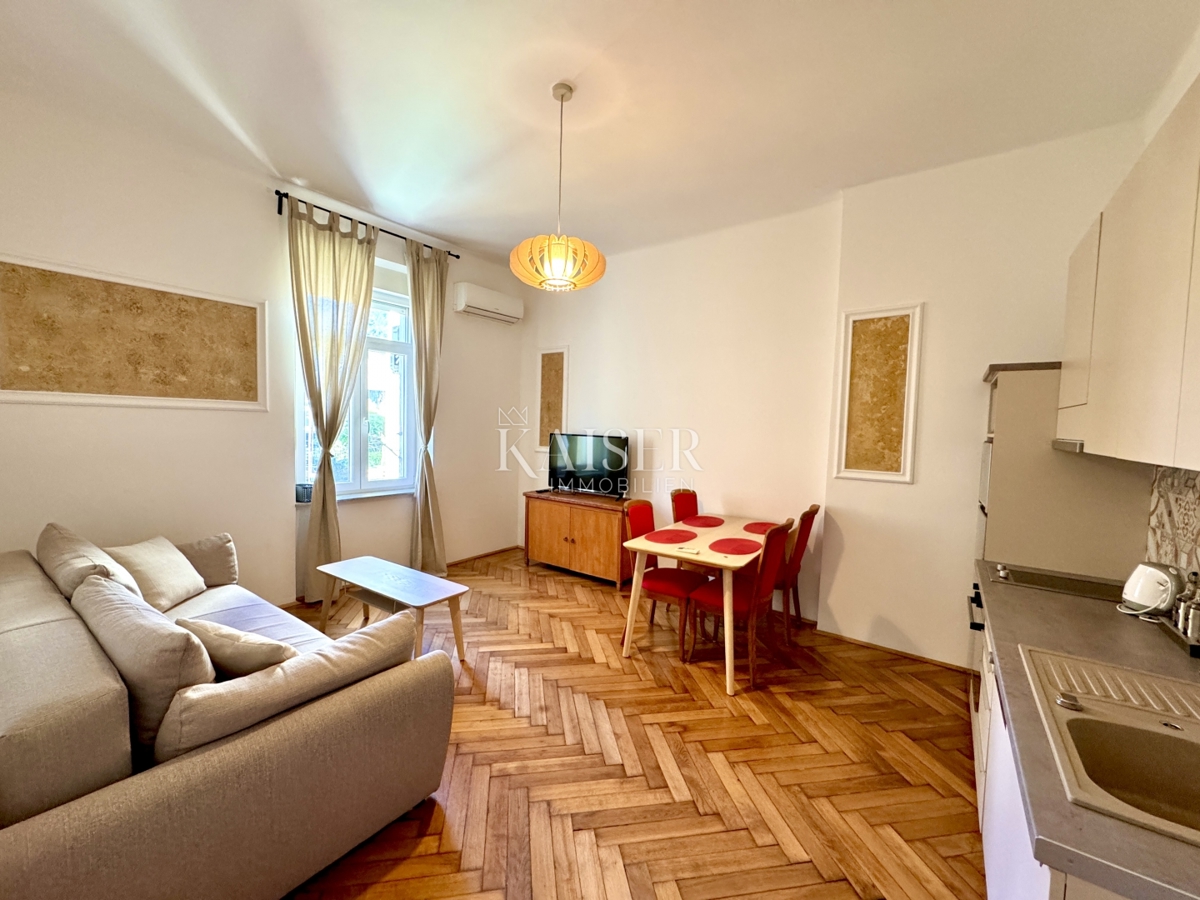 Opatija - Dva apartmaja z velikim balkonom v samem centru 100 m od morja