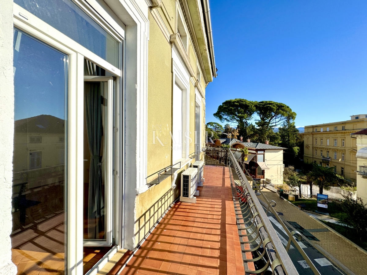 Opatija - Dva apartmaja z velikim balkonom v samem centru 100 m od morja
