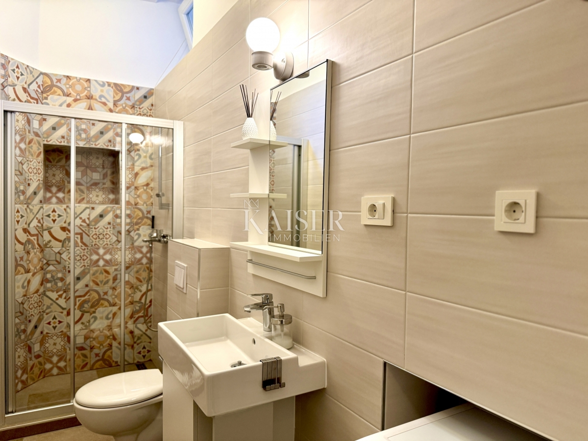 Opatija - Dva apartmaja z velikim balkonom v samem centru 100 m od morja
