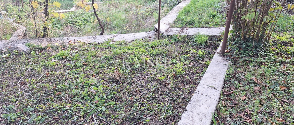 Matulji, blizu centra, zazidljivo zemljišče 1000 m2