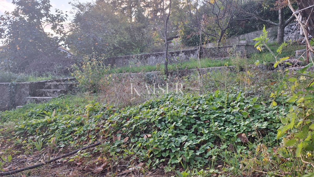 Matulji, blizu centra, zazidljivo zemljišče 1000 m2