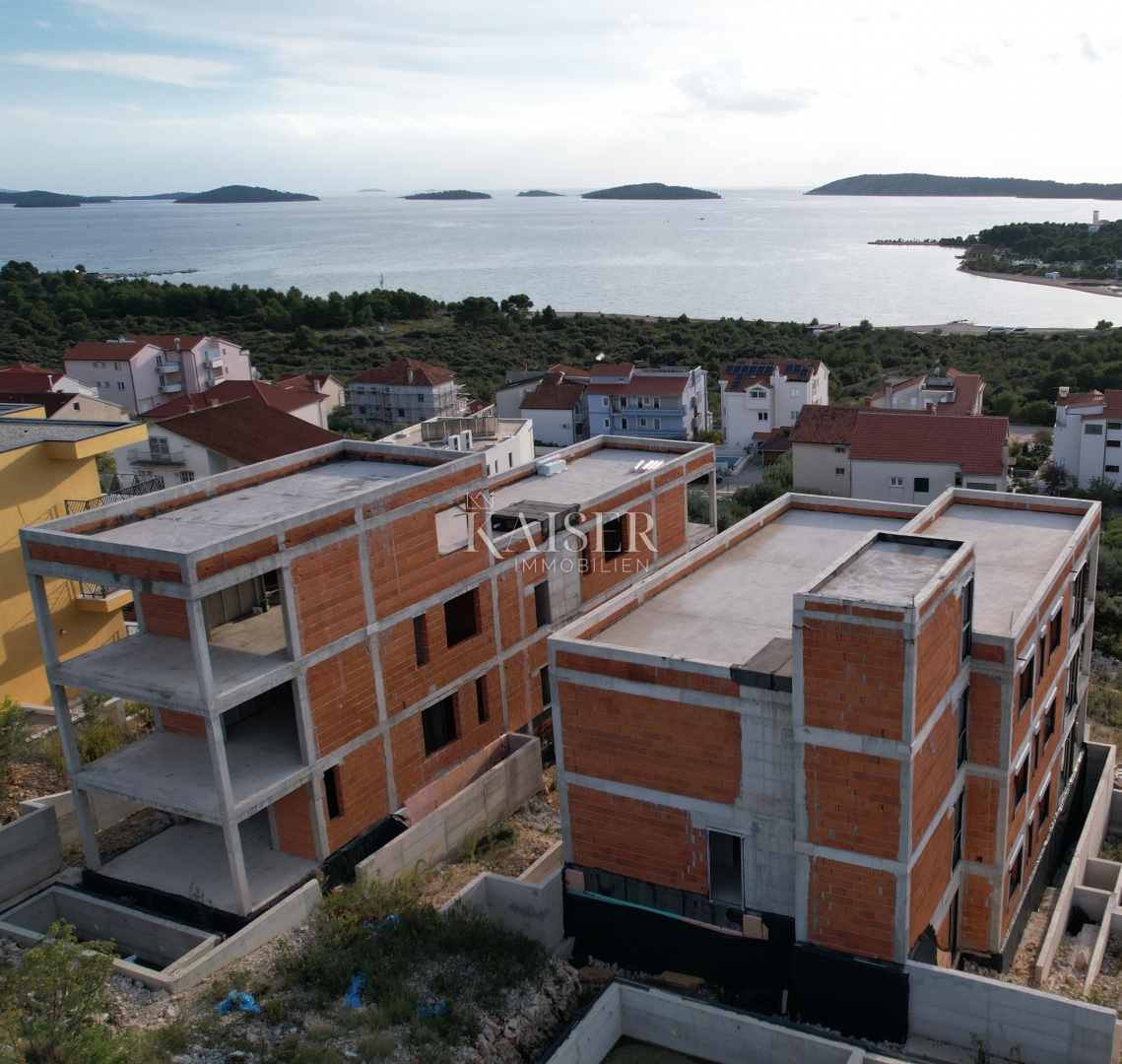 Luksuzno stanovanje v pritličju (Apartma 1) s prostornim zasebnim vrtom, Mandalina - Šibenik