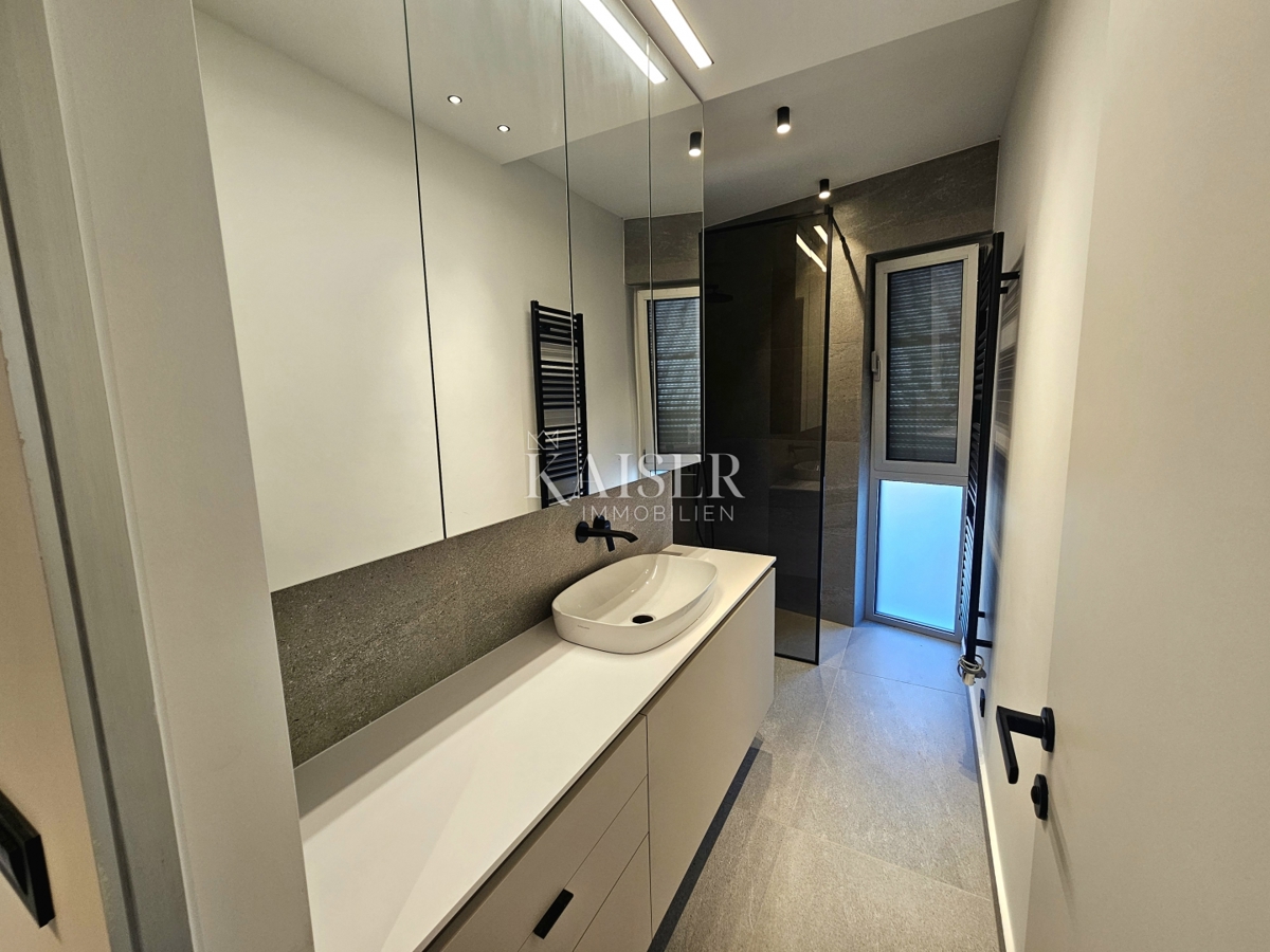 Mesto Krk - luksuzno stanovanje 2 spalnici + dnevna soba, 93 m2 