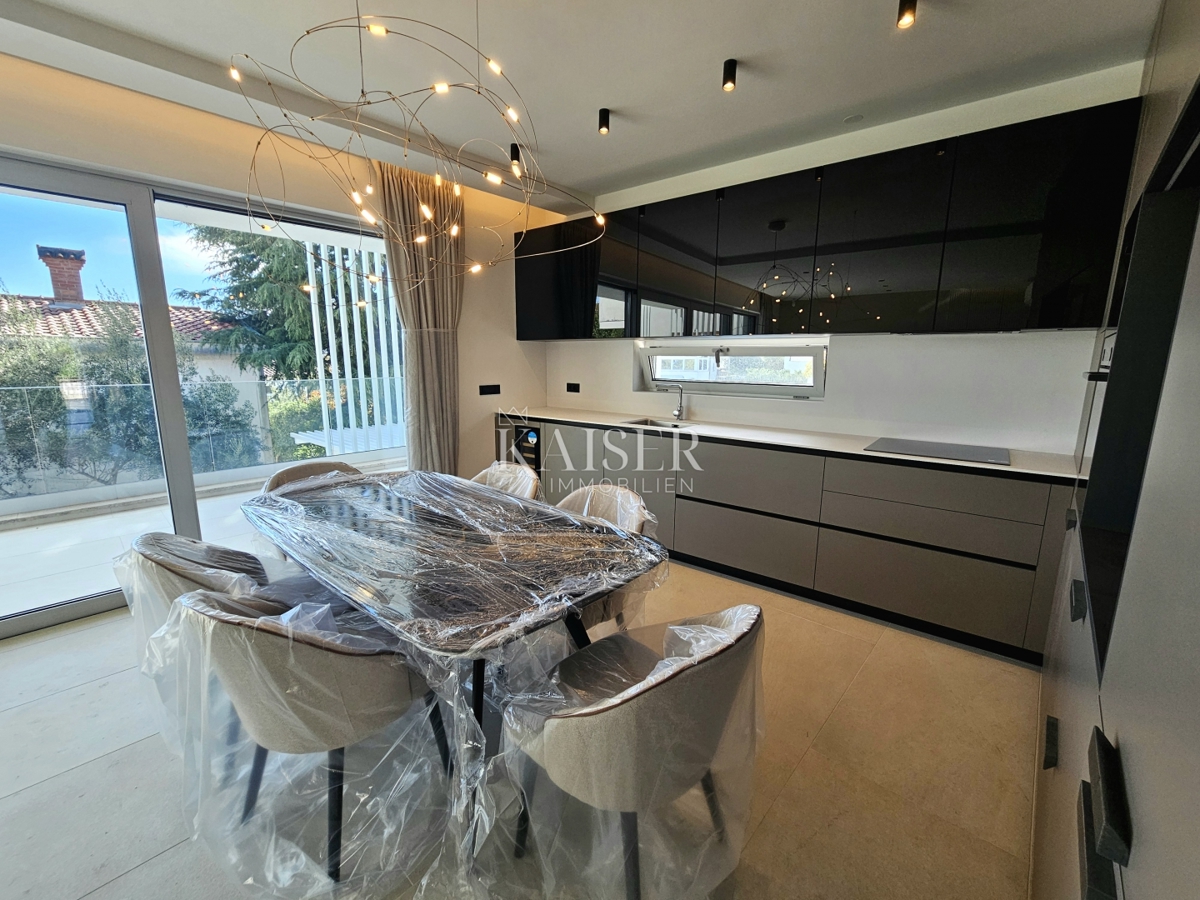 Mesto Krk - luksuzno stanovanje 2 spalnici + dnevna soba, 93 m2 