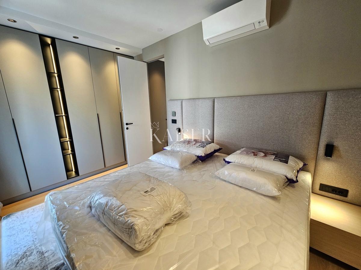 Mesto Krk - luksuzno stanovanje 2 spalnici + dnevna soba, 93 m2 