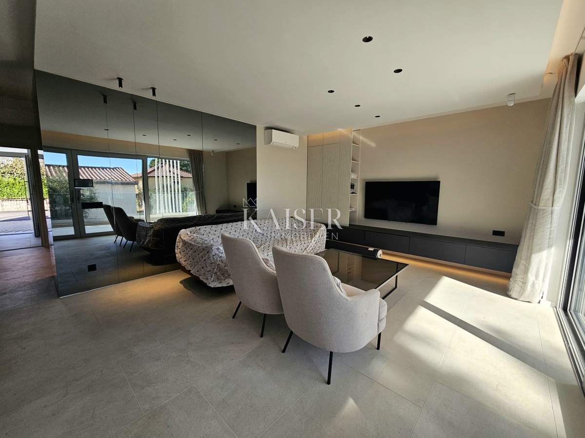 Mesto Krk - luksuzno stanovanje 2 spalnici + dnevna soba, 93 m2 