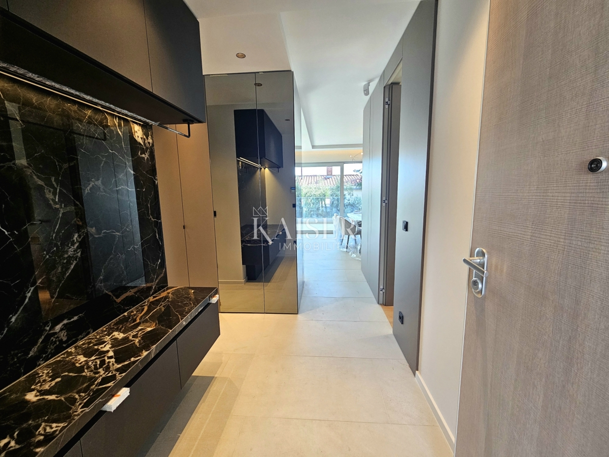 Mesto Krk - luksuzno stanovanje 2 spalnici + dnevna soba, 93 m2 