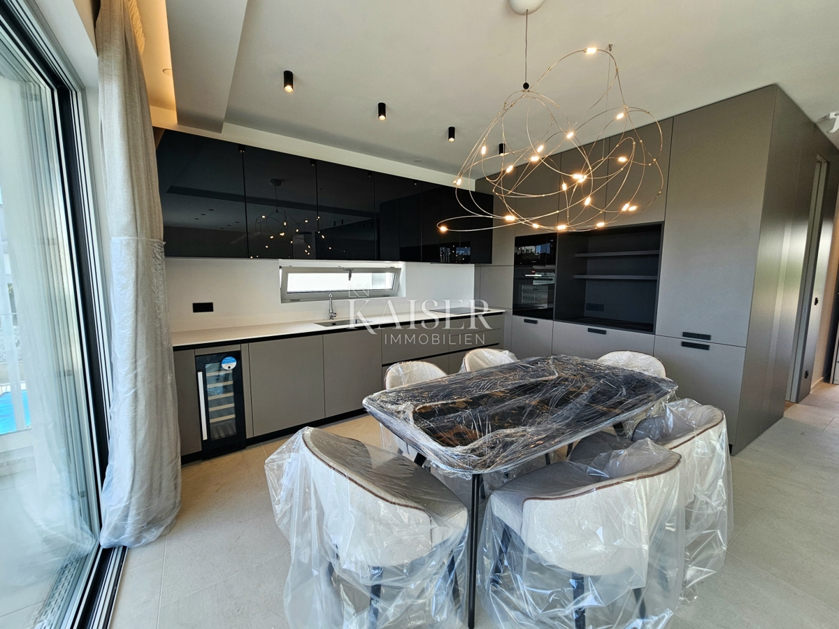 Mesto Krk - luksuzno stanovanje 2 spalnici + dnevna soba, 93 m2 