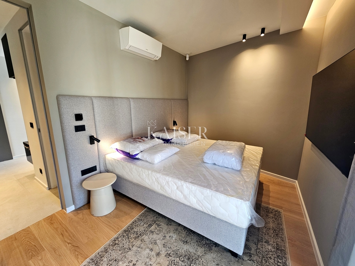 Mesto Krk - luksuzno stanovanje 2 spalnici + dnevna soba, 93 m2 
