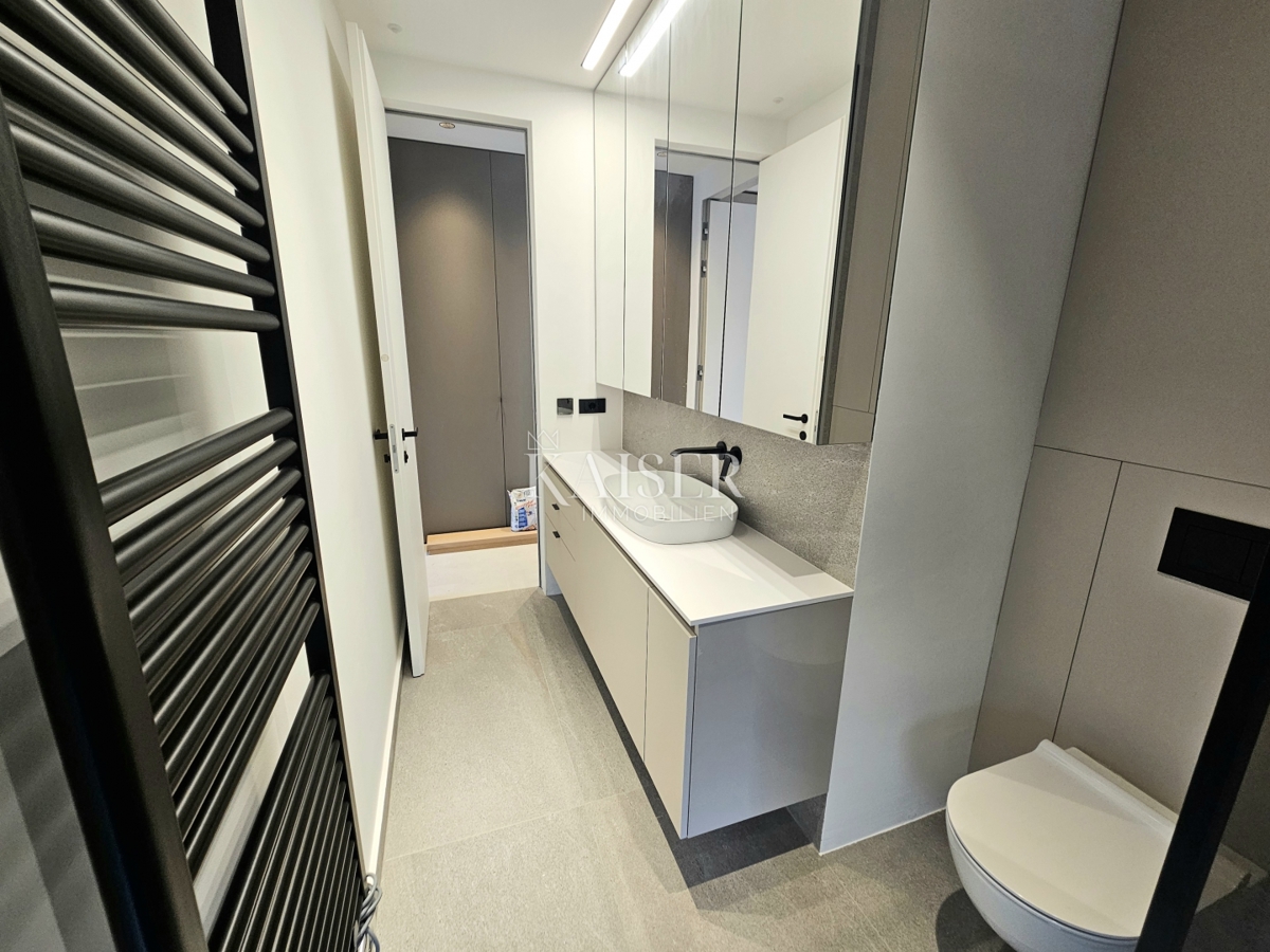 Mesto Krk - luksuzno stanovanje 2 spalnici + dnevna soba, 93 m2 