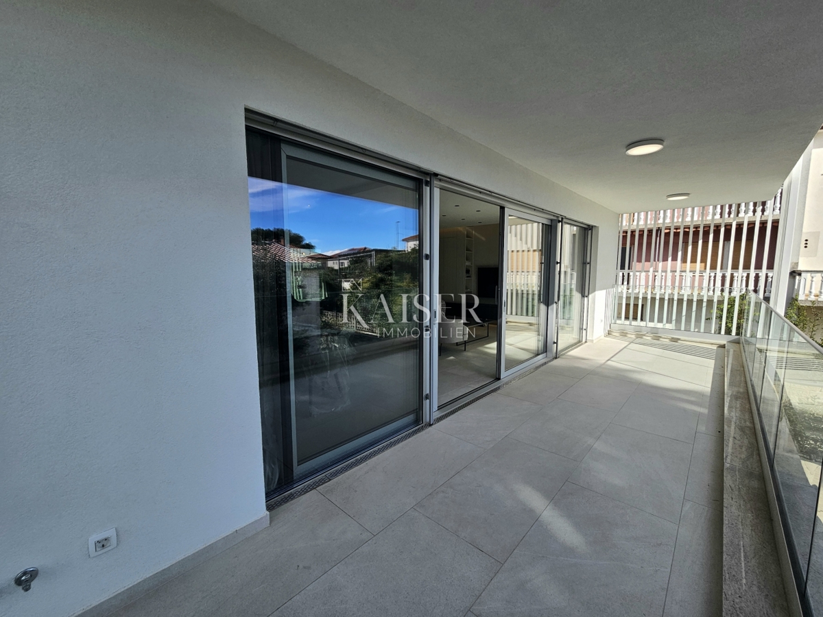 Mesto Krk - luksuzno stanovanje 2 spalnici + dnevna soba, 93 m2 