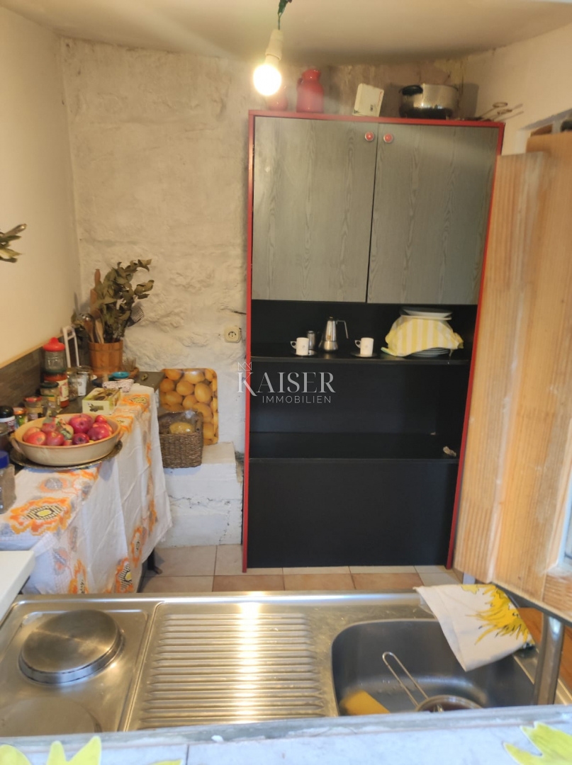 Gračac, Mazin - 100 m2 hiša obdana z naravo