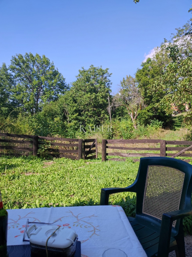 Gračac, Mazin - 100 m2 hiša obdana z naravo