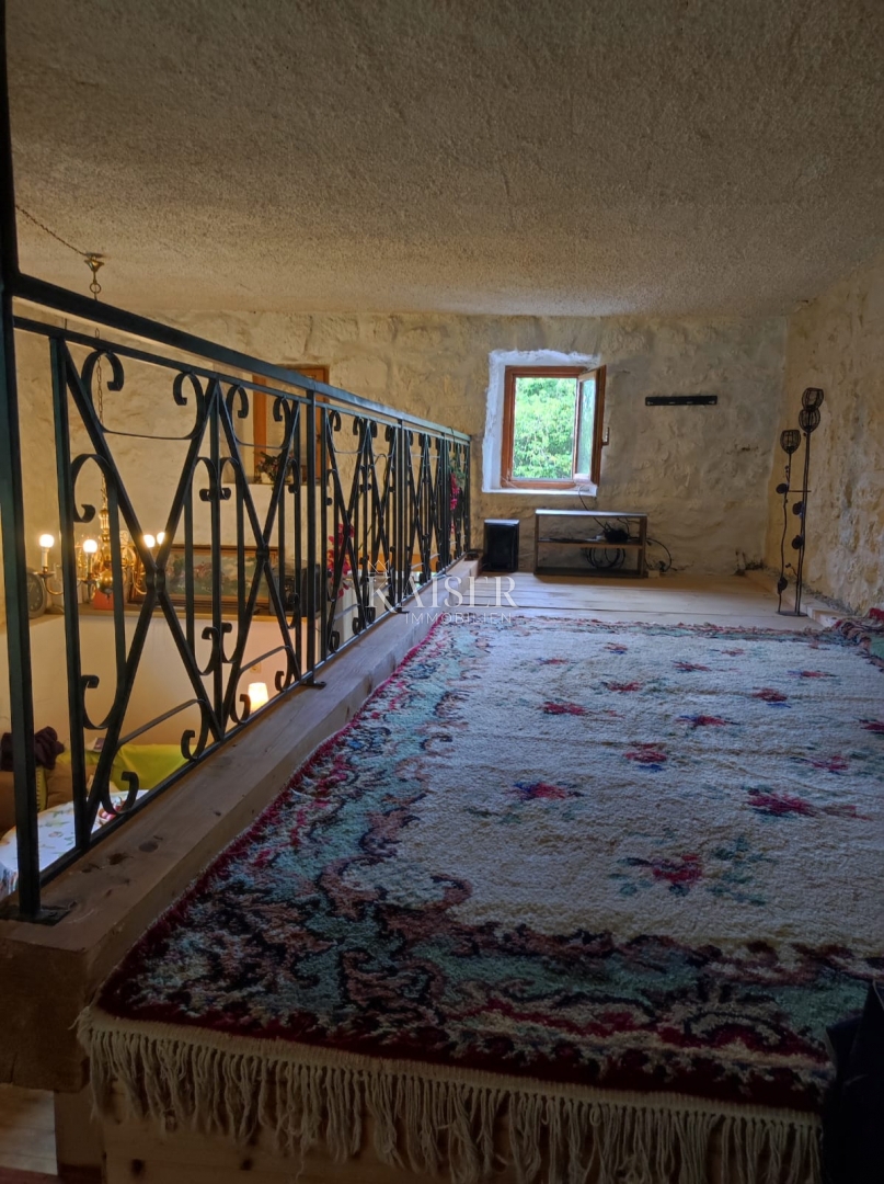 Gračac, Mazin - 100 m2 hiša obdana z naravo