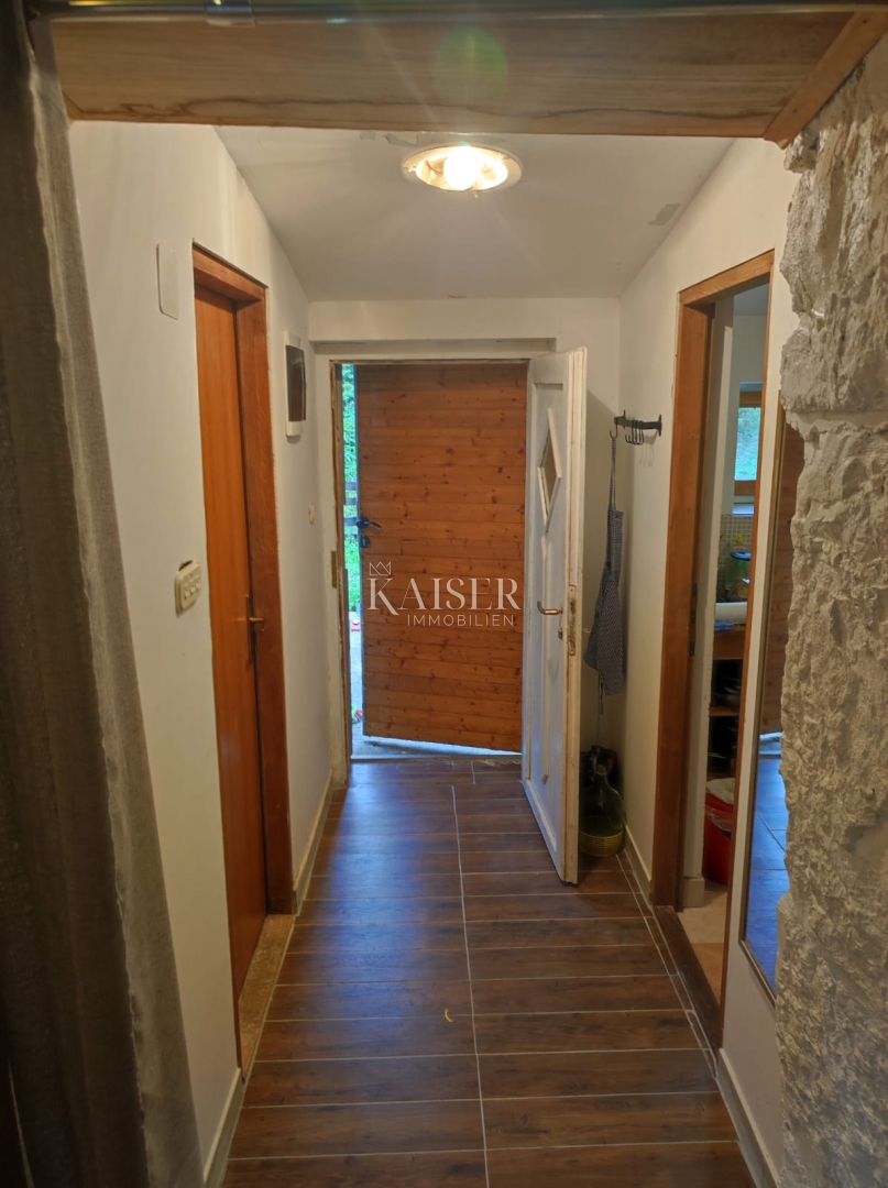 Gračac, Mazin - 100 m2 hiša obdana z naravo