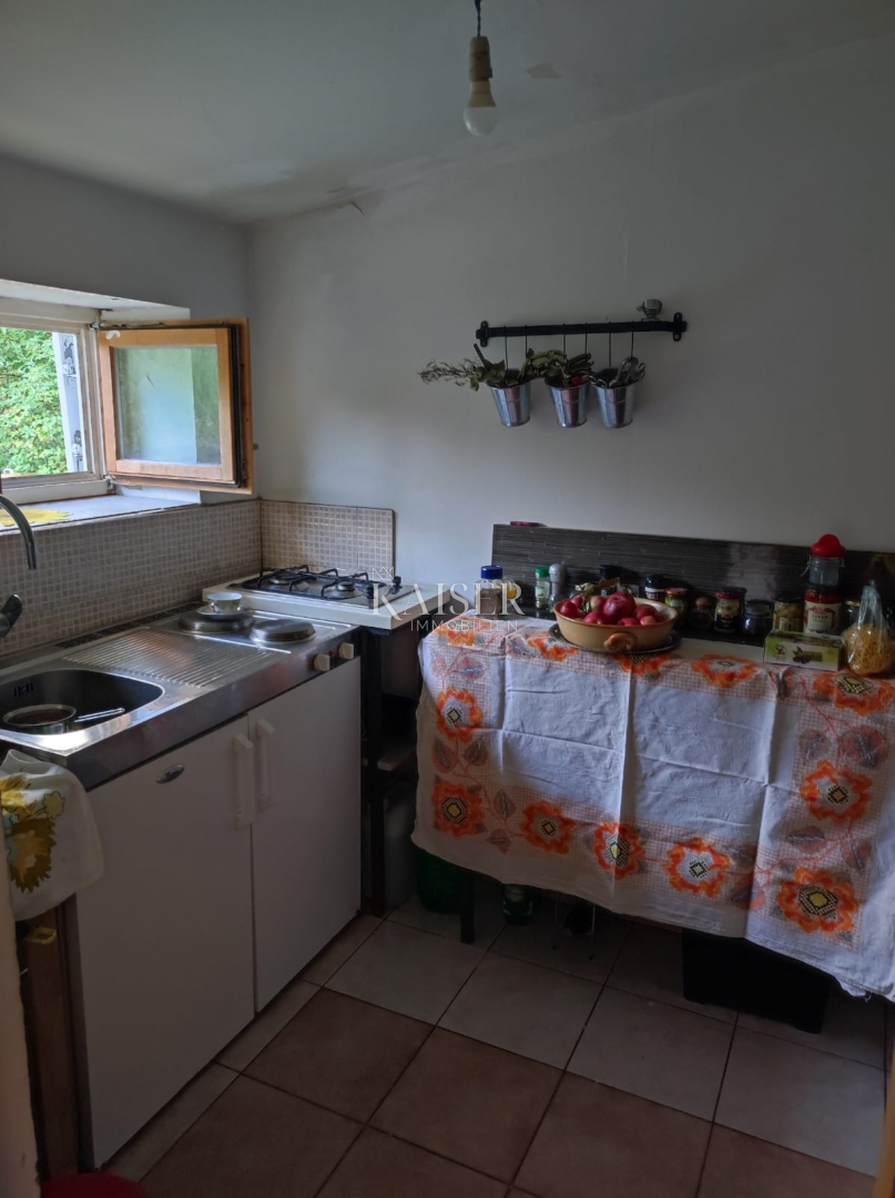 Gračac, Mazin - 100 m2 hiša obdana z naravo