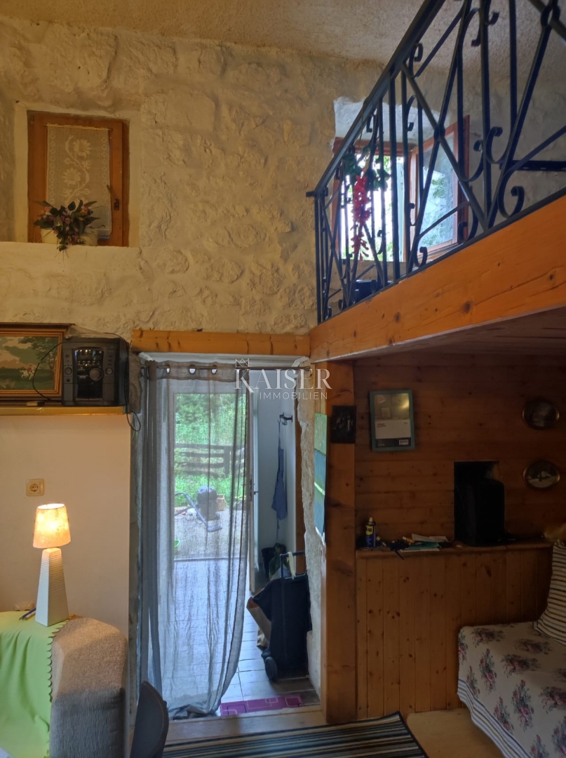 Gračac, Mazin - 100 m2 hiša obdana z naravo