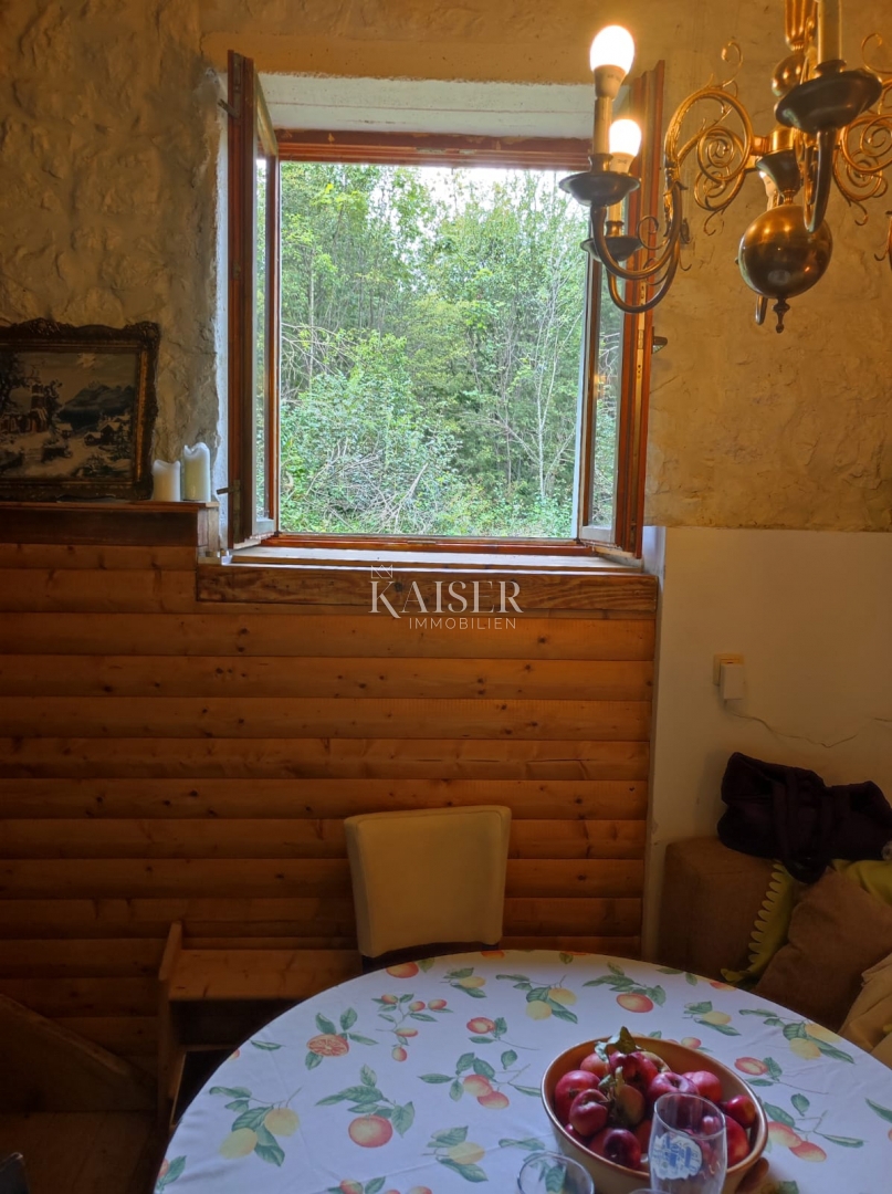 Gračac, Mazin - 100 m2 hiša obdana z naravo