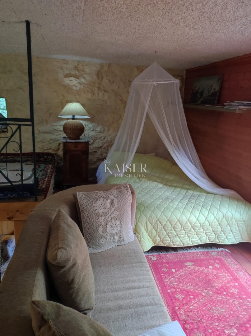 Gračac, Mazin - 100 m2 hiša obdana z naravo