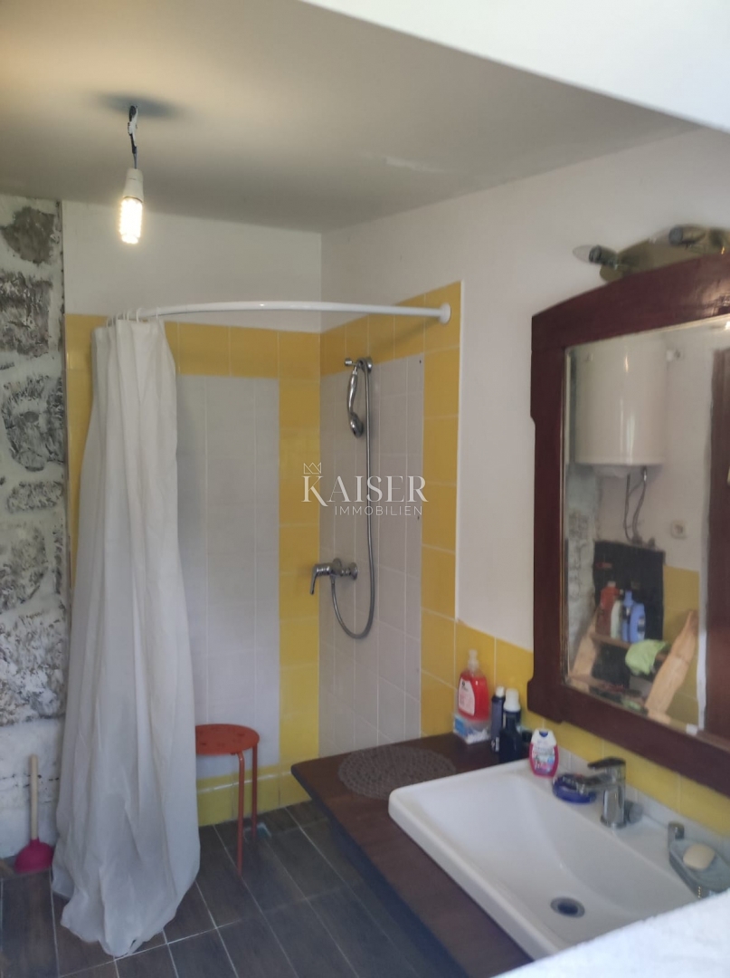 Gračac, Mazin - 100 m2 hiša obdana z naravo