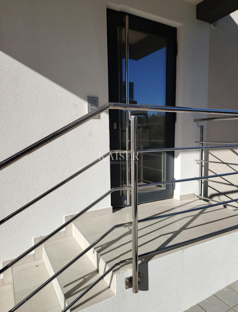 Istra, Medulin - stanovanje z garažo