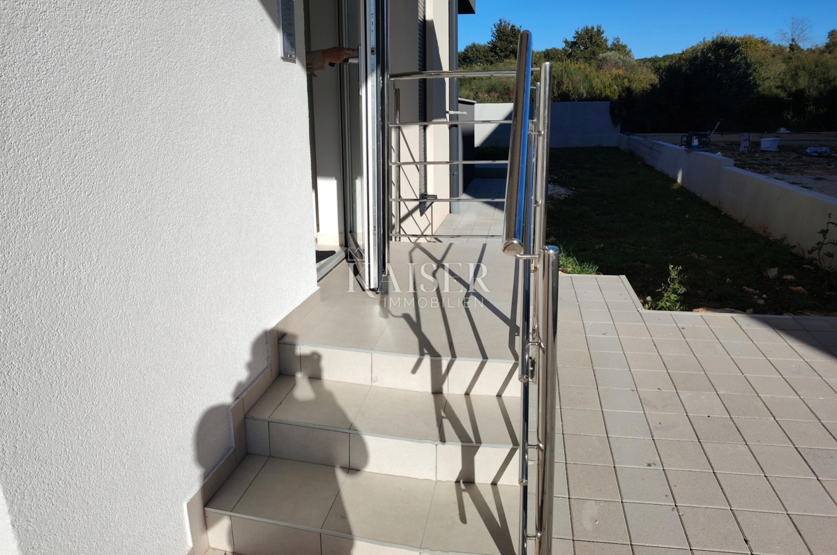 Istra, Medulin - stanovanje z garažo