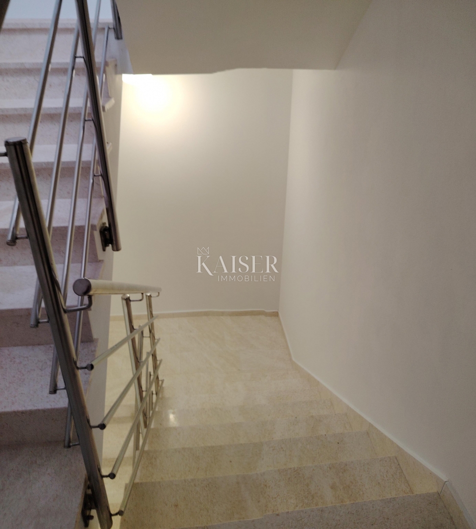 Istra, Medulin - stanovanje z garažo