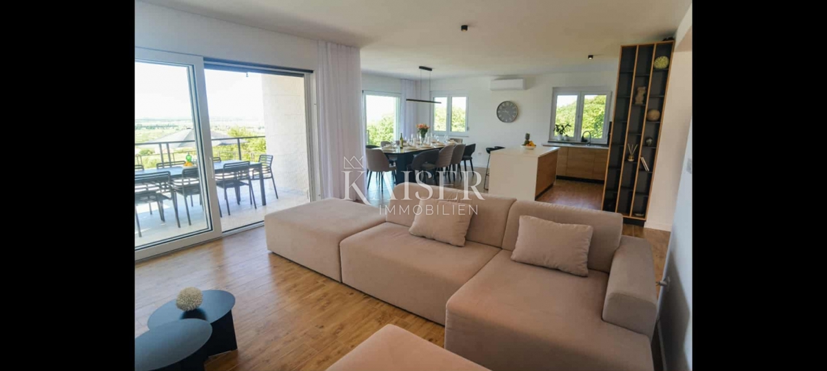 Pakoštane, Zadar - Moderna vila s pogledom na Vranjsko jezero