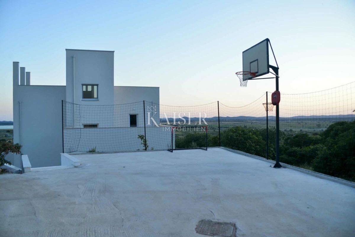 Pakoštane, Zadar - Moderna vila s pogledom na Vranjsko jezero