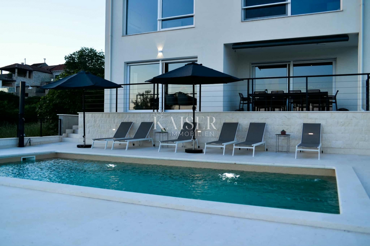 Pakoštane, Zadar - Moderna vila s pogledom na Vranjsko jezero