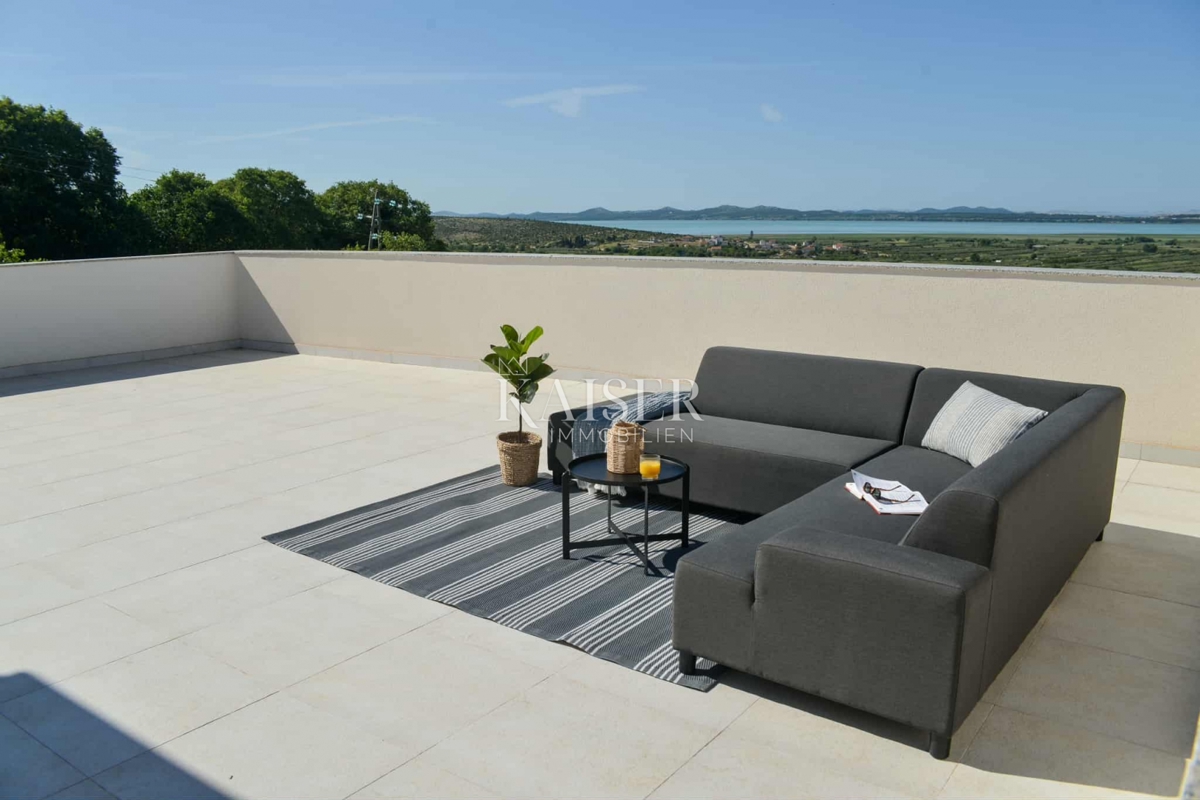 Pakoštane, Zadar - Moderna vila s pogledom na Vranjsko jezero