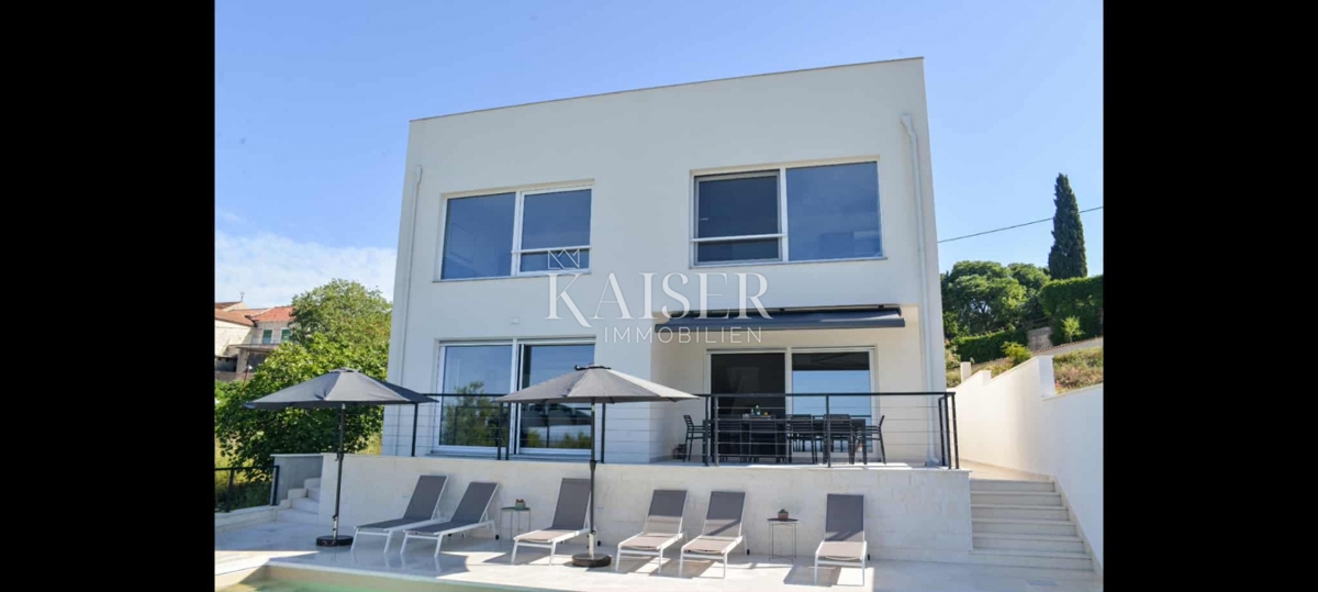 Pakoštane, Zadar - Moderna vila s pogledom na Vranjsko jezero