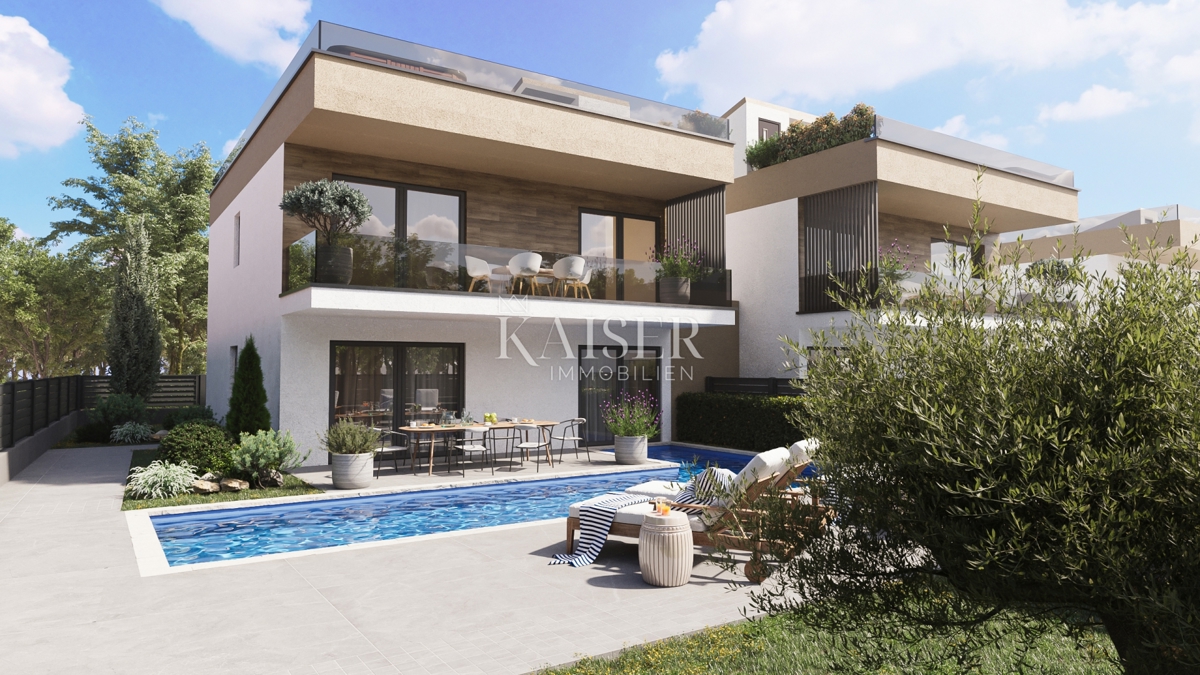 Istra, Brtonigla, moderna polpritlična hiša z bazenom