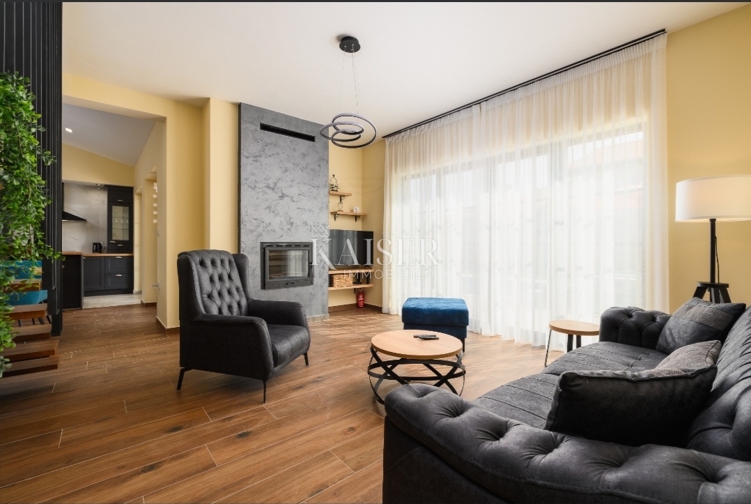 Istra, Kanfanar - Moderna vila s pogledom na morje z bazenom in gospodarskim poslopjem