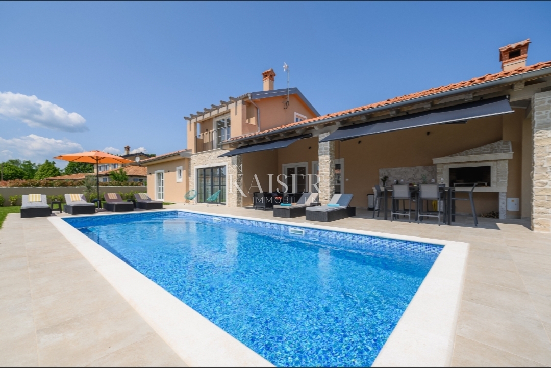 Istra, Kanfanar - Moderna vila s pogledom na morje z bazenom in gospodarskim poslopjem