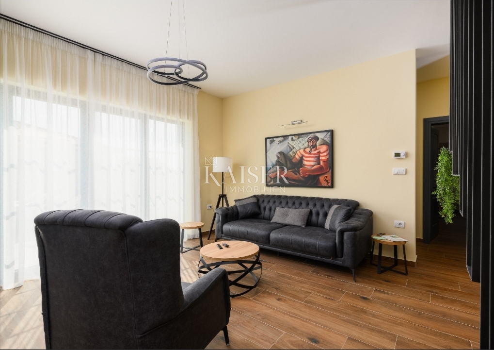 Istra, Kanfanar - Moderna vila s pogledom na morje z bazenom in gospodarskim poslopjem