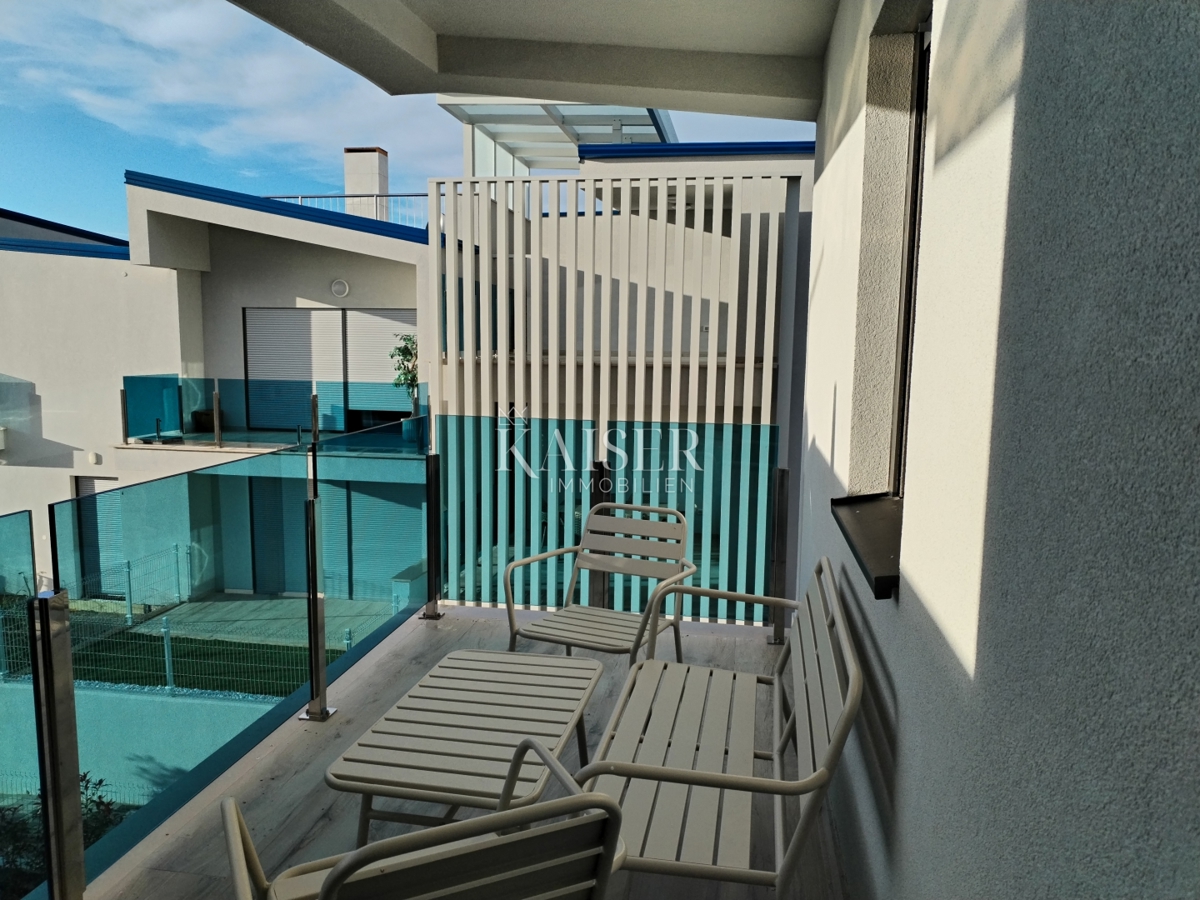 Istra, območje Umaga, stanovanje 65m2, 300m od morja