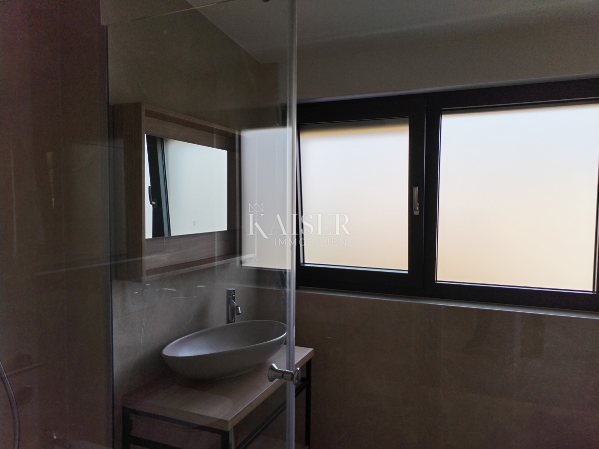 Istra, območje Umaga, stanovanje 65m2, 300m od morja